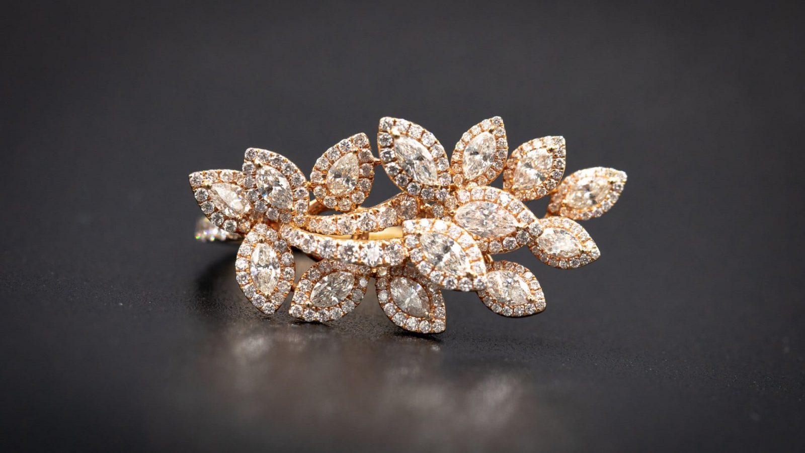 Zwei Finger Ring