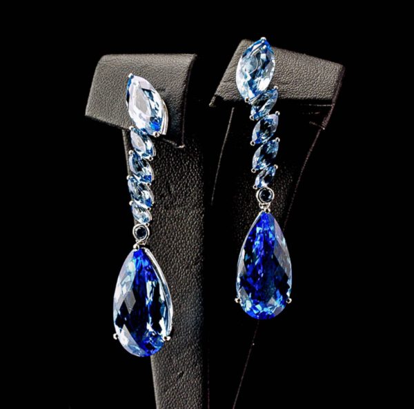 Ohrringe-blau-Brillanten