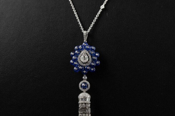 saphiranhaenger-mit-einer-brillantquaste-1